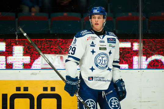 Leksands Wilde Bröms före ishockeymatchen i
