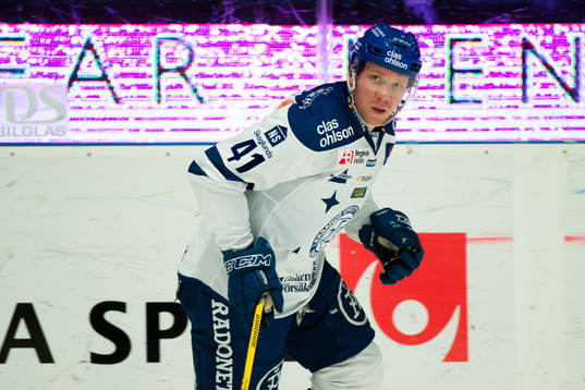 Leksands Marcel Müller före ishockeymatchen i