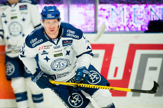 Leksands Marcel Müller före ishockeymatchen i
