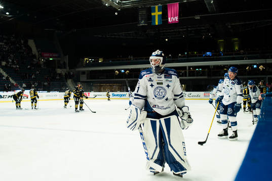 Leksands målvakt Tex Williamsson   före ishockeymatchen i