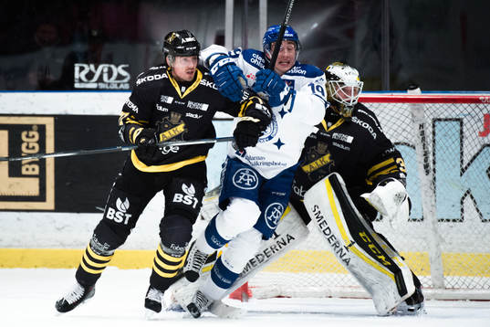 s Erik Nyström och målvakt målvakt Erik Källgren