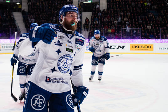 Leksands Austin Madaisky jublar