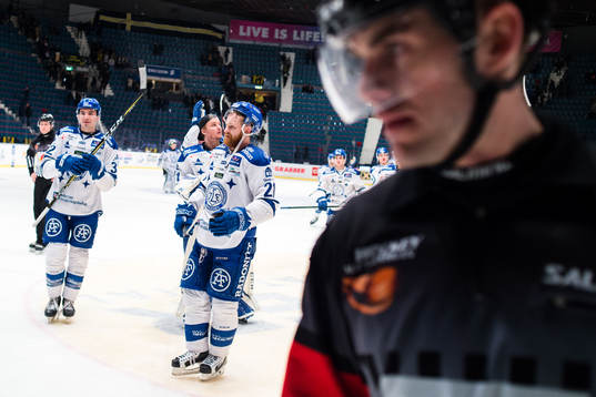 Domare Richard Magnusson och Leksands Mattias Ritola