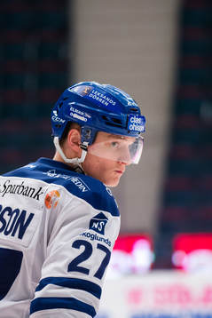 Leksands Anton Karlsson före ishockeymatchen i