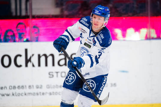 Leksands Daniel Bertov före ishockeymatchen i