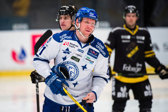 Leksands Marcel Müller utan halsskydd