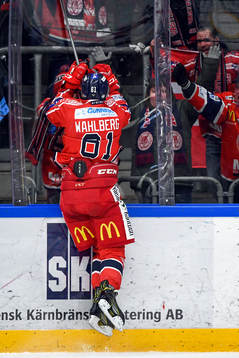 Västerviks Emil Wahlberg jublar