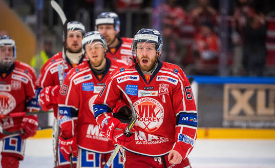 Västerviks Emil Georgsson jublar