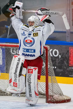 Oskarshamns målvakt Christoffer Rifalk  jublar