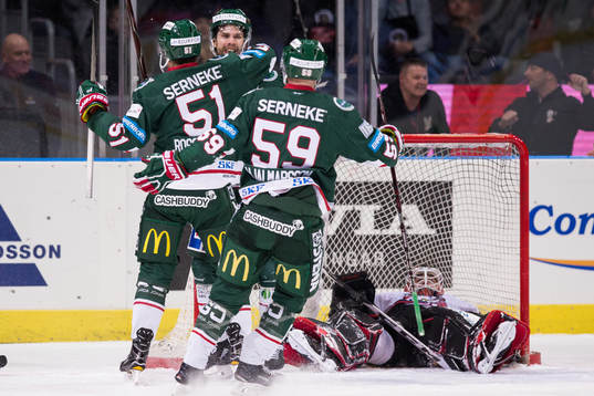 Frölundas Jonathan Sigalet jublar ihop med Mats Rosseli
