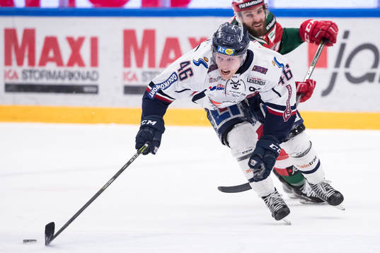 Linköpings Mathis Olimb  i ishockeymatchen i SHL mellan
