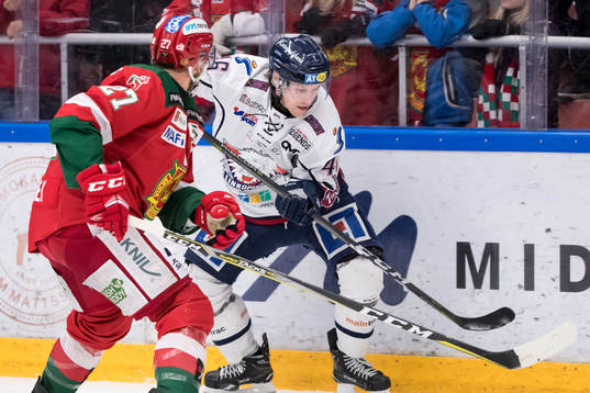 Moras Matt Bailey och Linköpings Mathis Olimb  i