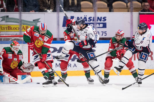 Linköpings Andrew Gordon och Derek Roy framför Moras