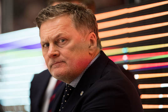 s assisterande tränare Stephan Lundh deppar