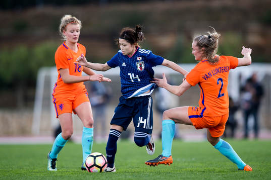 Japans Yui Hasegawa och Nederländernas Esmee De Graaf och