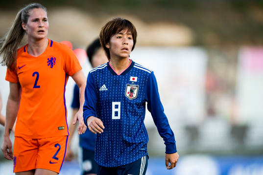 Nederländernas Desiree Van Lunteren och Japans Mana