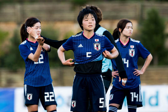 Japans Risa Shimizu, Nana Ichise och Yui Hasegawa deppar