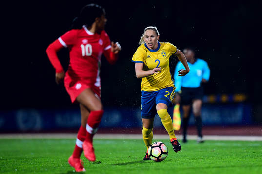 Kanadas Ashley Lawrence och Sveriges Jonna Andersson