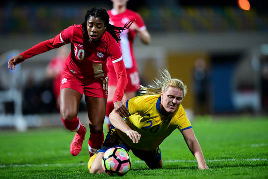 Kanadas Ashley Lawrence och Sveriges Mimmi Larsson