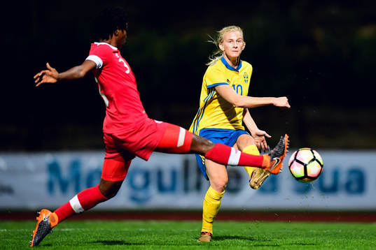 Kanadas Kadeisha Buchanan och Sveriges Sofia Jakobsson