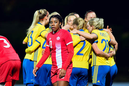 Kanadas Ashley Lawrence deppar och Sveriges Mimmi Larsson