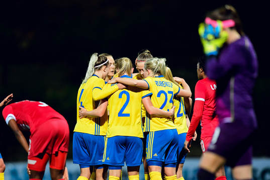 Kanadas målvakt Stephanie Labbe deppar och Sveriges Mimmi