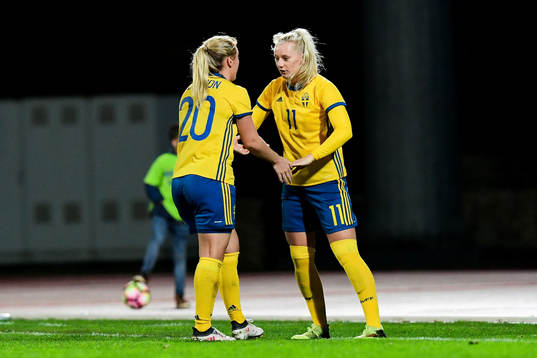 Sveriges Mimmi Larsson går ut och Stina Blackstenius