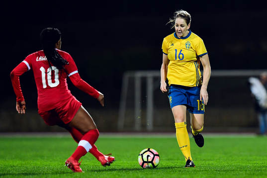 Kanadas Ashley Lawrence och Sveriges Mia Carlsson