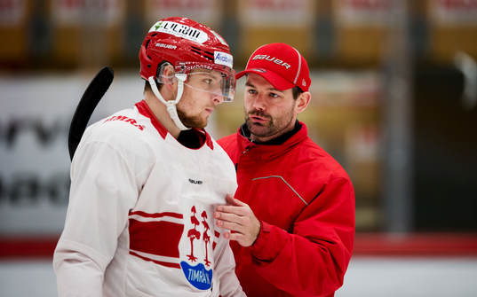 Timrås Tobias Liljendahl och målvaktstränare Peter Hirsch
