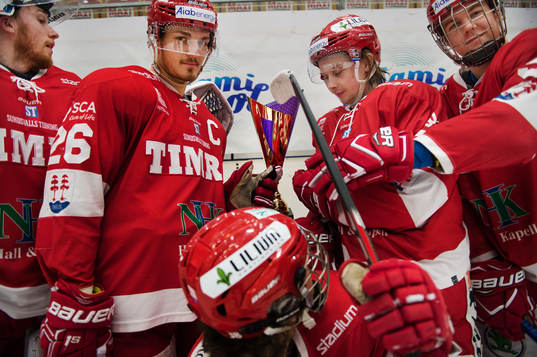 Timrås målvakt Henrik Haukeland, lagkatpen Hampus