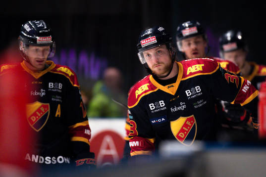 Djurgårdens Linus Hultström före ishockeymatchen i SHL