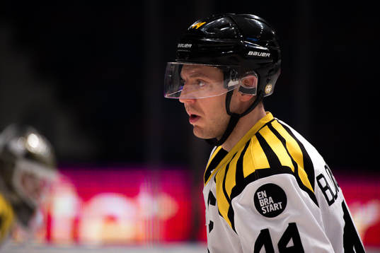 Brynäs Jacob Blomqvist före ishockeymatchen i SHL mellan