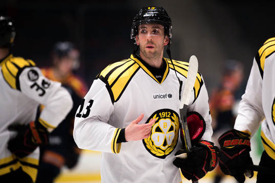 Brynäs Ryan Gunderson före ishockeymatchen i SHL mellan