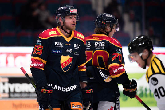 Djurgårdens Alexander Urbom före ishockeymatchen i SHL