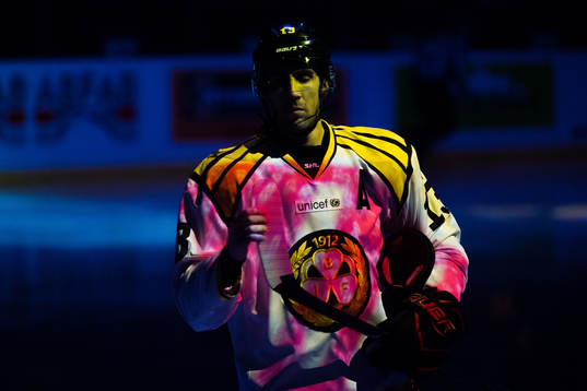 Brynäs Ryan Gunderson före ishockeymatchen i SHL mellan