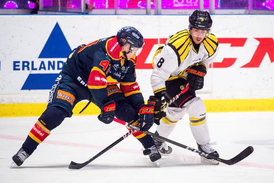 Djurgårdens Alexander Falk och Brynäs Aaron Palushaj