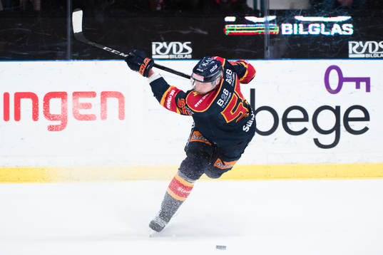 Djurgårdens Alexander Urbom missar puck