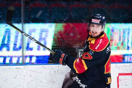Djurgårdens Linus Johansson reagerar