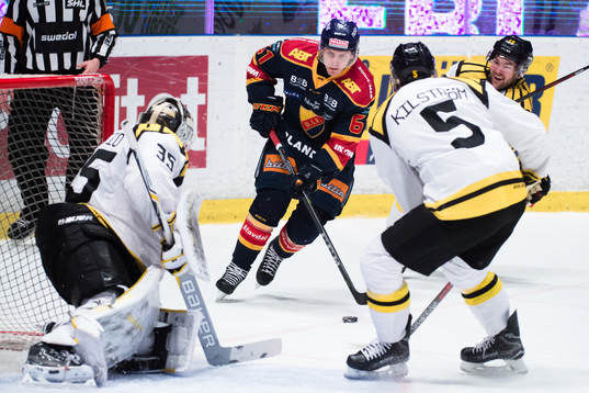 Djurgårdens Markus Ljungh utmanar Brynäs målvakt David