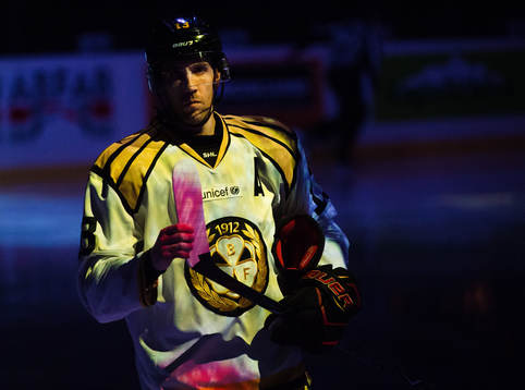 Brynäs Ryan Gunderson före ishockeymatchen i SHL mellan