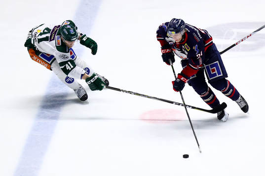 Linköpings Emil Sylvegård och Färjestads Ilari Melart