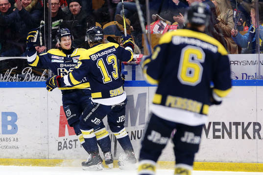 s Anton Bengtsson (målskytt) jublar med Oscar Sundh