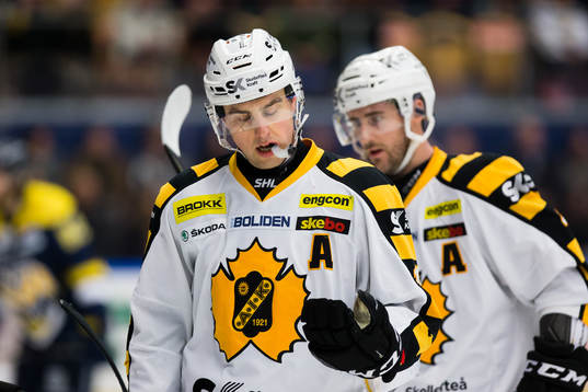 Skellefteås Joakim Lindström och Bud Holloway deppar