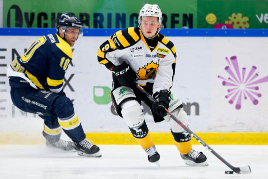 s Martin Thörnberg mot Skellefteås Tim Söderlund