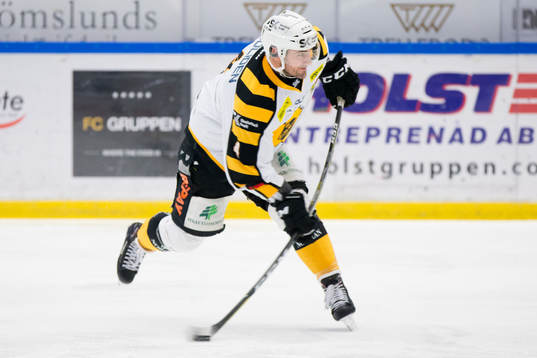 Skellefteås Bud Holloway skjuter