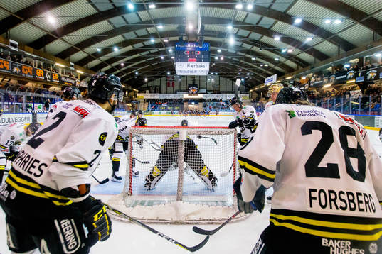 Spencer Humphries, Kristian Forsberg and the players of