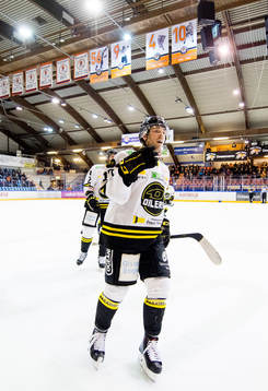 Eirik Østrem Salsten of Stavanger Oilers celebrates