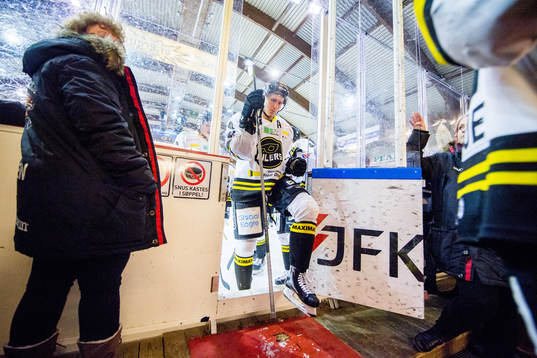 Dennis Sveum of Stavanger Oilers