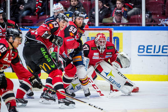 Malmö Redhawks Fredrik Händemark, Anton Mylläri framför