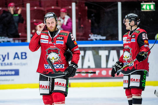 Malmö Redhawks Anton Mylläri och Tobias Ekberg deppar
